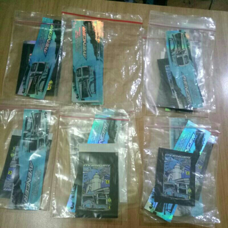 

stiker Avenger reborn isi 8 hologram