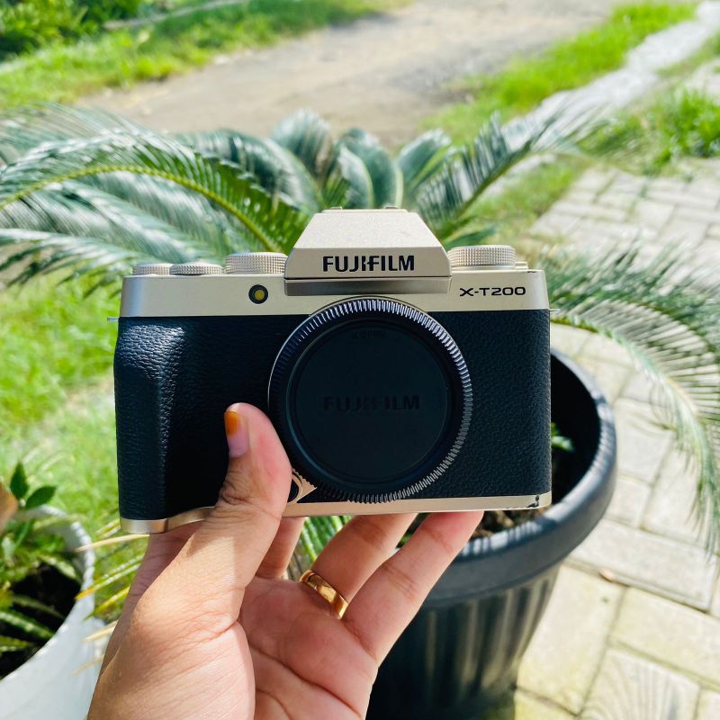 Kamera FUJIFILM XT200 X-T200 Body Only Second Mirrorless Normal Siap Pakai