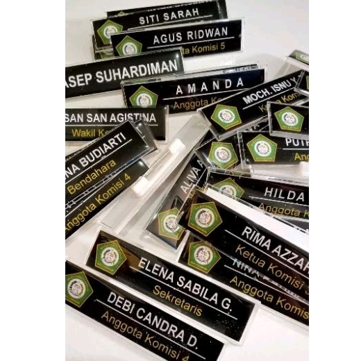 

Papan Nama (Nametage)