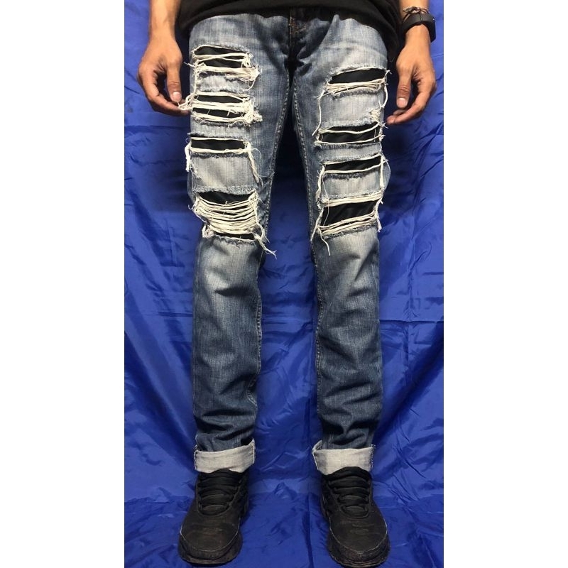 Ripped denim salvadge