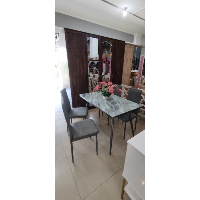 meja makan kaca 4 kursi