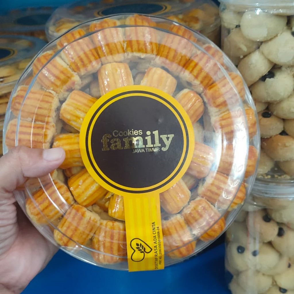 

Kue Nastar Family Cookies / Kue Nastar Gulung/ Kue Nastar Keju 600 Gr Family Cookies Jatim