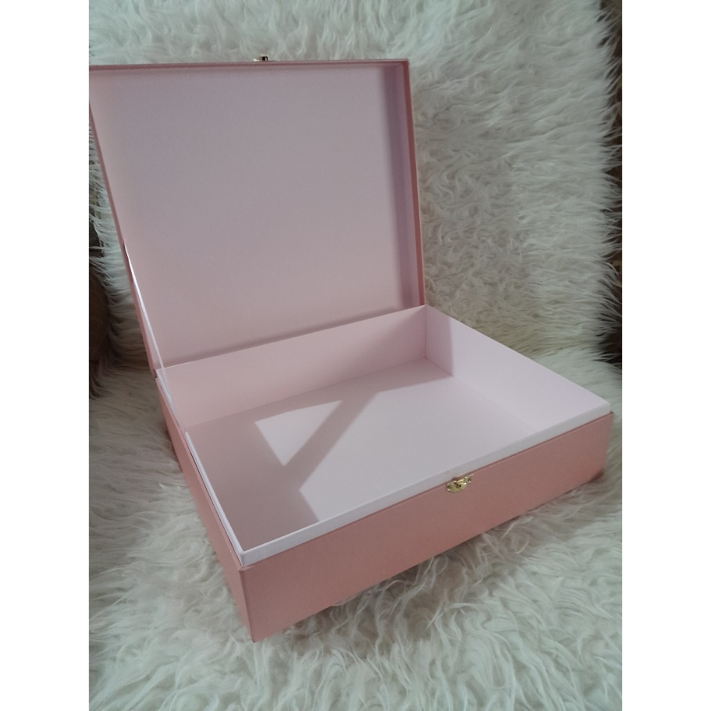 

Box Kotak Berkunci uk 40x35x15, Gift Box Kotak variasi kunci / Kotak Kado Hadiah / Hadiah Kotak Kado / Box Hampers Hardbox murah / Hardbox