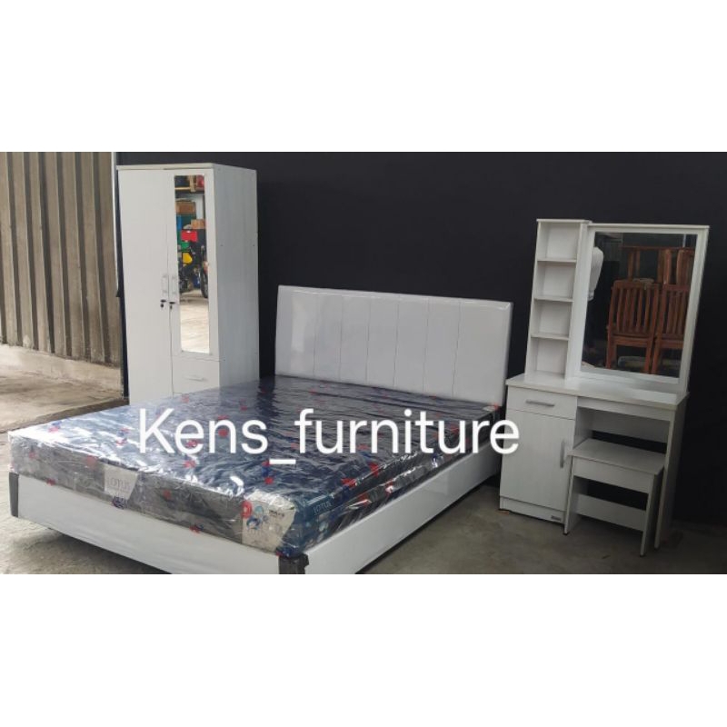 kamar set (kasur, lemari pakaian, dan meja rias)