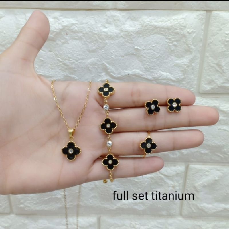 Set clover titanium asli,tidak luntur,dapat kalung, gelang,anting,cincin