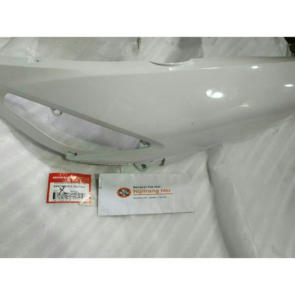 cover body kanan supra x 125 putih kode part 64410 kph 700fmx