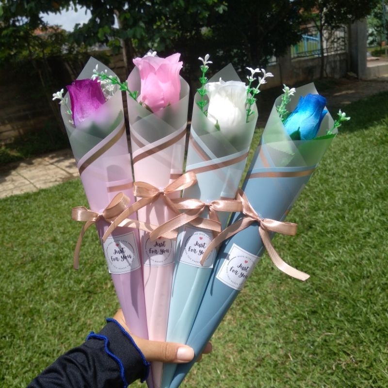 SINGLE ROSE AESTHETIC BERPITA / BUKET MAWAR SATU TANGKAI LIST GOLD MURAH DENGAN PITA / BUKET BUNGA A