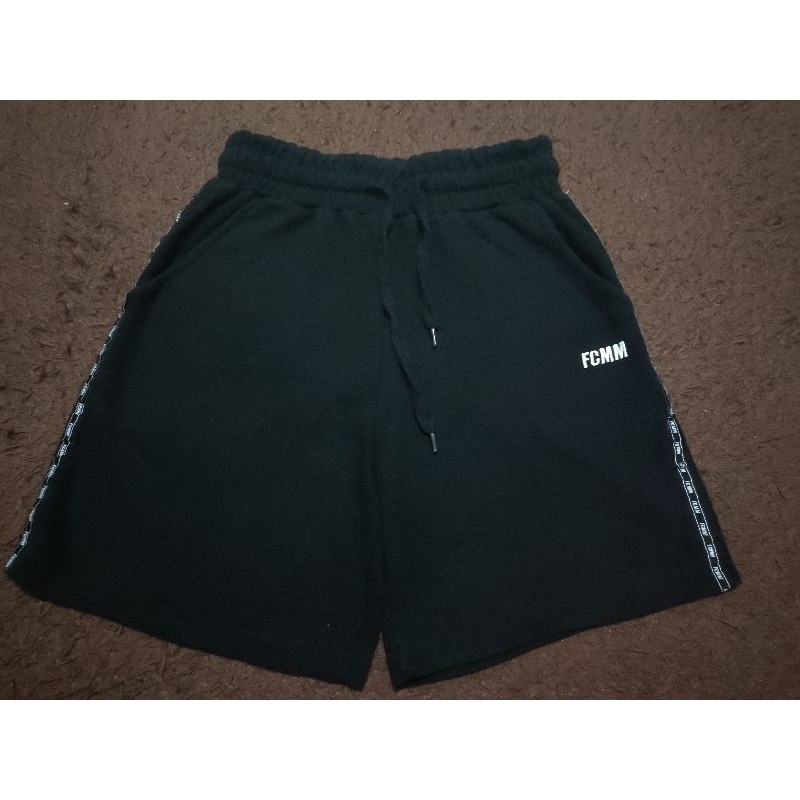 celana pendek FCMM