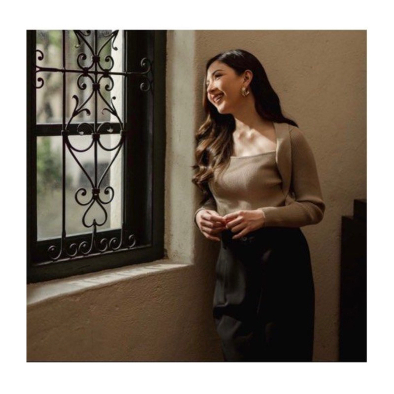 This is April x Jessica mila Preloved Nicole knit