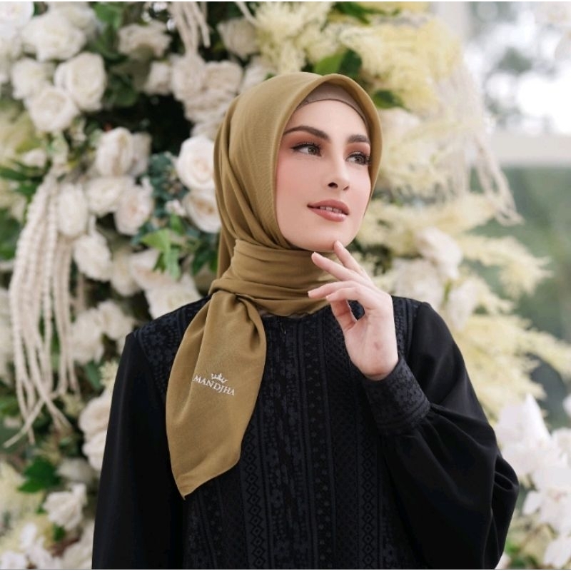 Mandjha Basic Premium Queen Bee 13 Scarf By Ivan Gunawan - Hijab Segi Empat ORIGINAL