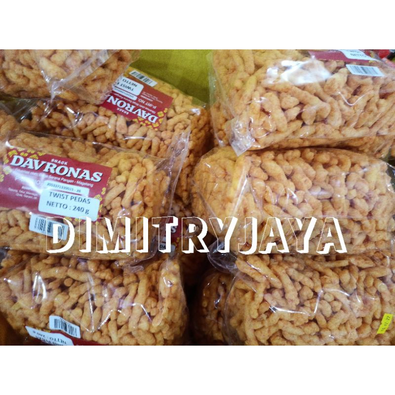 

Twist corn pedas davronas 190 gram / keripik kerupuk oleh oleh magelang jogja temanggung wonosobo
