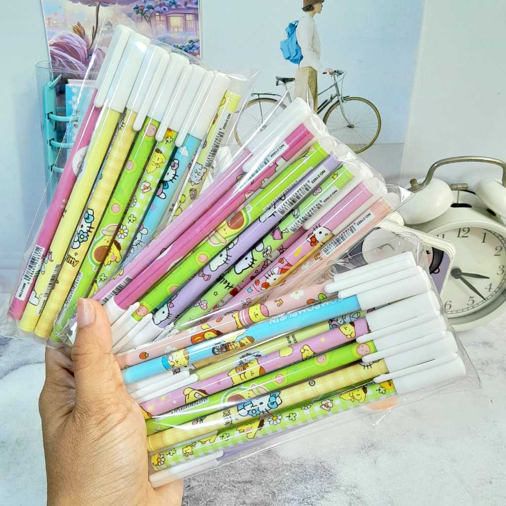 

Pulpen Odemei Erasable (12 PCS) Variant Mix Campur Tinta Hitam Paket 12 PCS Pen Erasable Karakter Random tinta bisa di hapus Alat Tulis Sekolah Anak Kekinian Harga Super Murah bisa COD