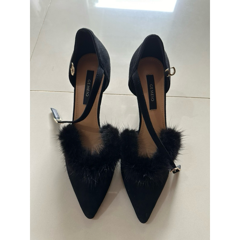 Heels hitam branded (preloved)