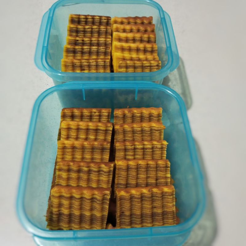 

Kue Lapis Legit Wisman Premium Loyang 20x20cm | Lapis Legit Blueband
