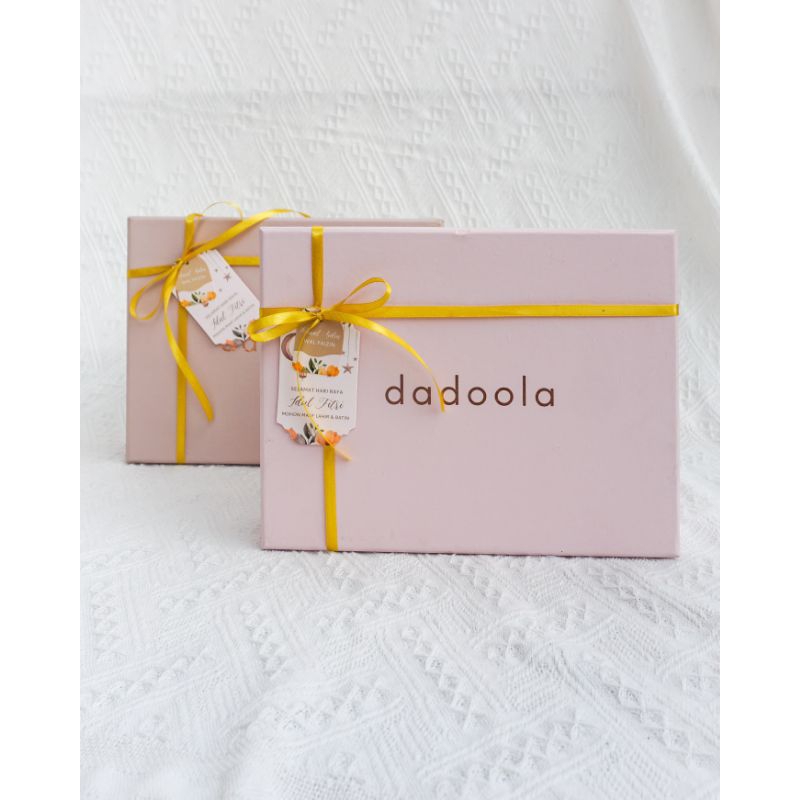 

Ssl09 Premium Hampers Box and Card (Box Only)