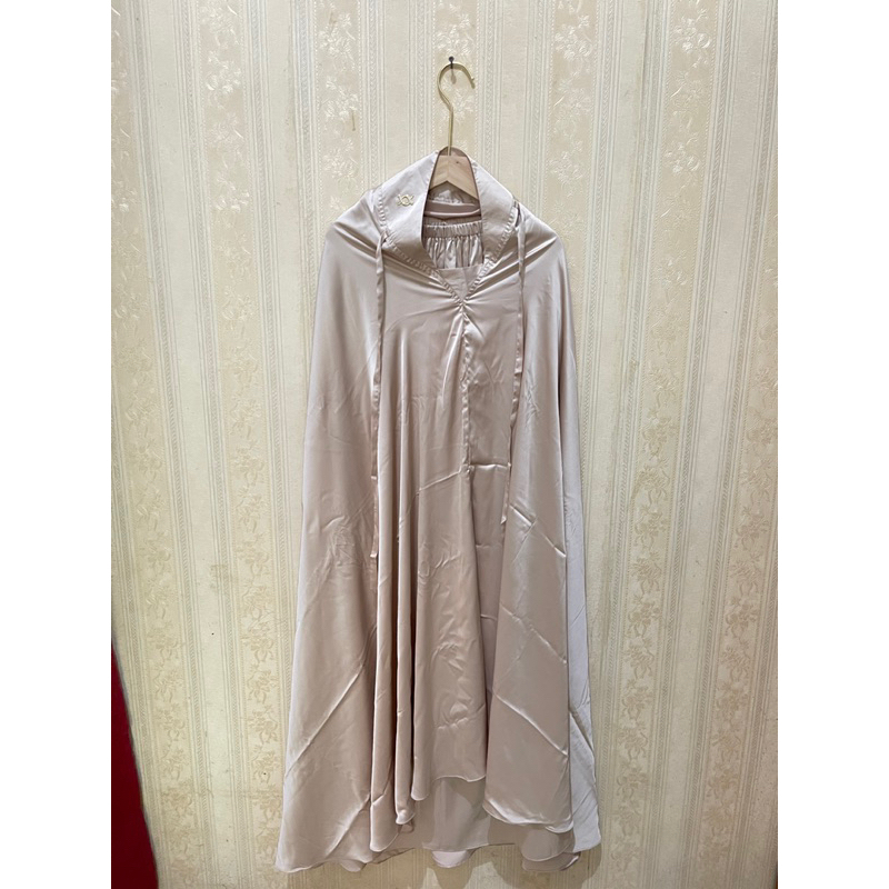 NEW with tag • mukena wearing klamby silk warna gold original lengkap tas original bukan preloved bu