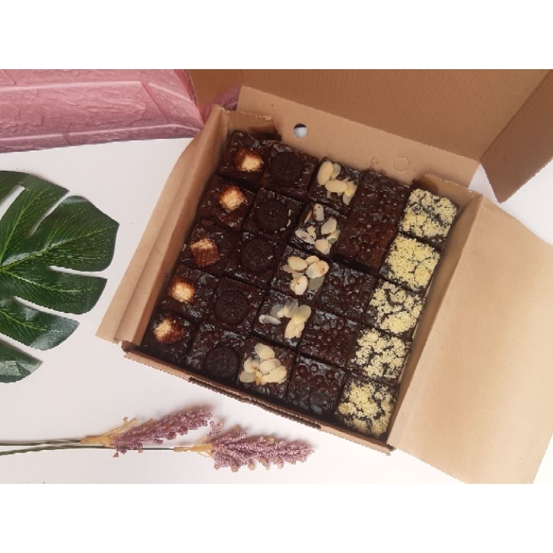 

FUDGY BROWNIES 20x20