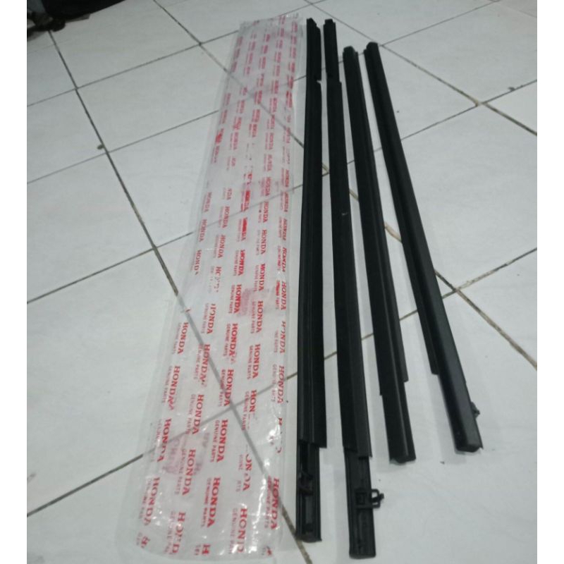 Pelipit Kaca Luar Mobil Honda Freed original