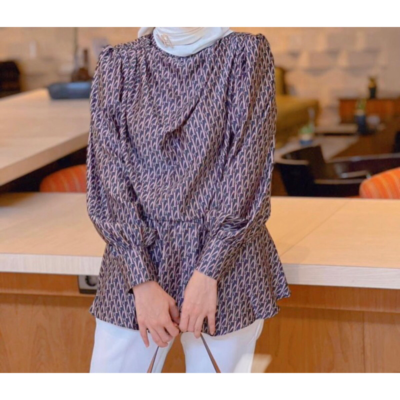 PL MONOGRAM TUNIK Vanilla hijab SISE L