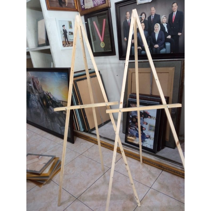 

Stand Foto Wooden Easel Tripod Foto Prewedding Stander Cagak Akrilik Stand Bunga Ucapan