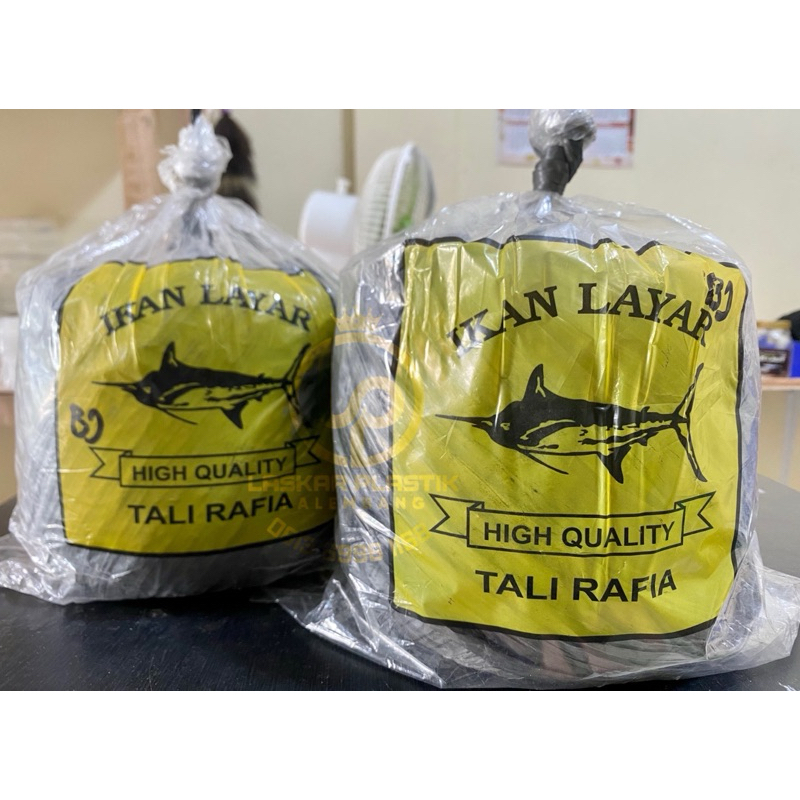 

TALI RAFIA HITAM 1 KG IKAN LAYAR / TALI RAFIA IKAN LAYAR 1 KG