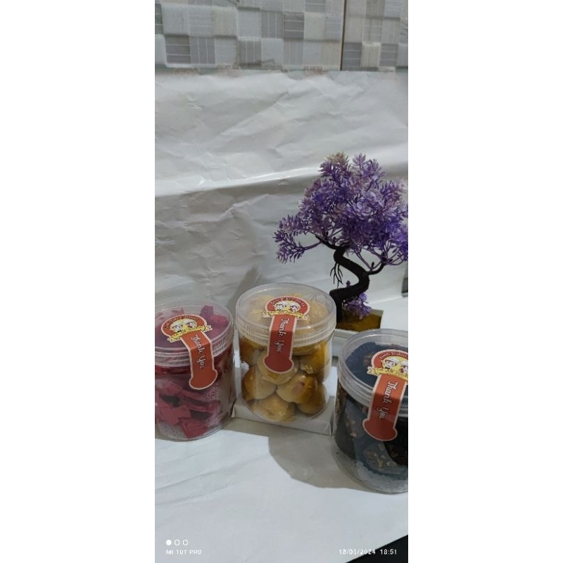 

PO Hampers Kue Kering Isi 2