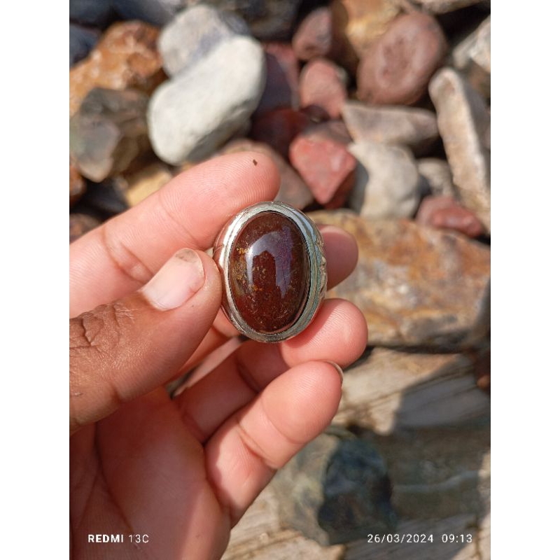Natural cincin batu lumut merah