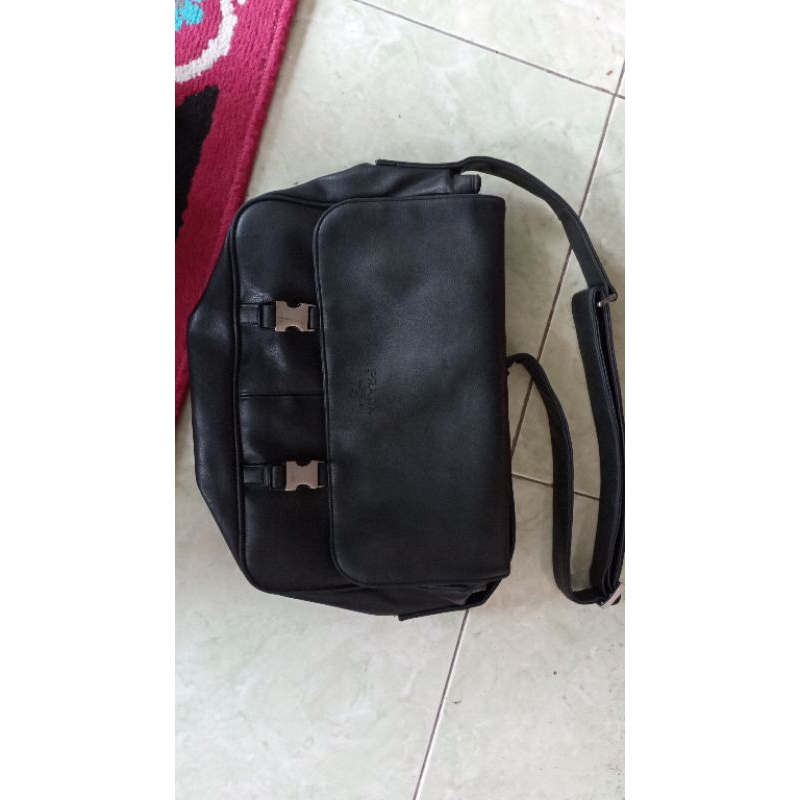 tas slempang kulit prada original