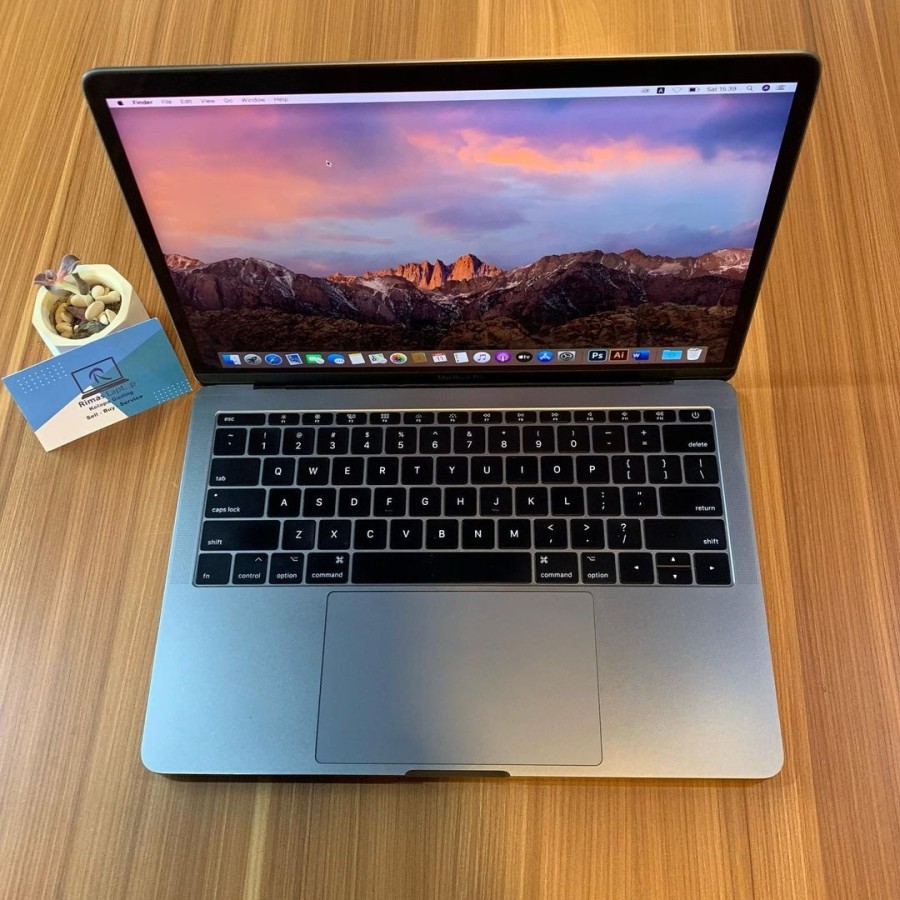 MACBOOK PRO 2017 INTEL I5 RAM 8 256SSD | BEKAS SECOND