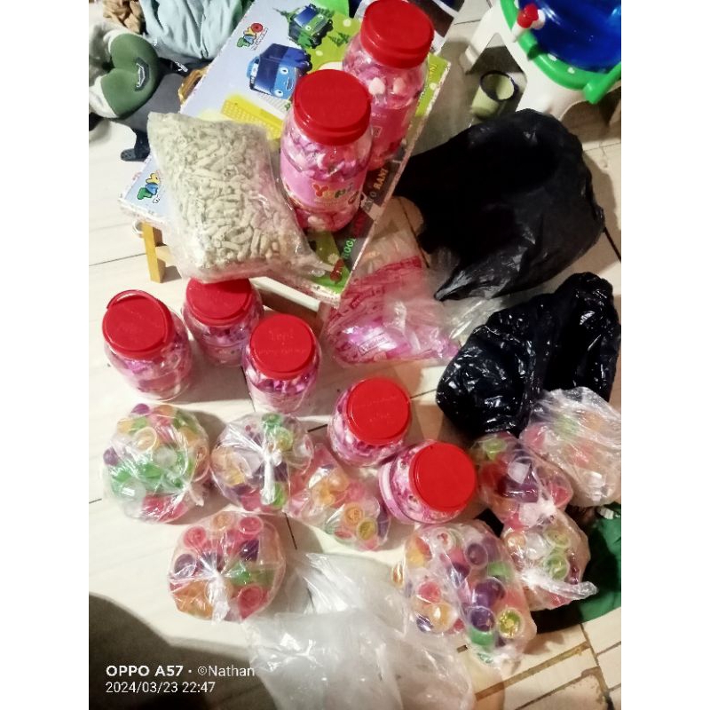 

KUE LEBARAN random