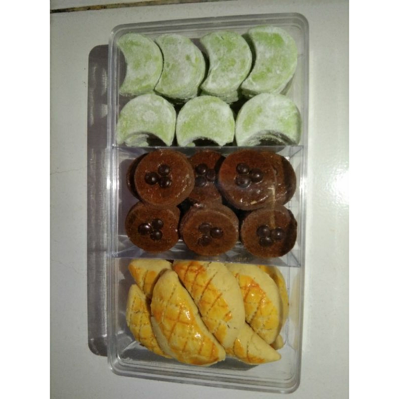 

KUE KERING LEBARAN MIX 3 VARIAN (PUTRI SALJU,KUE COKLAT, BULAN ISI KURMA)