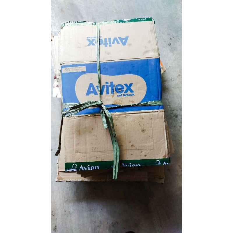 

Ready kardus cat ukuran 38 cm persegi tinggi 20 cm.