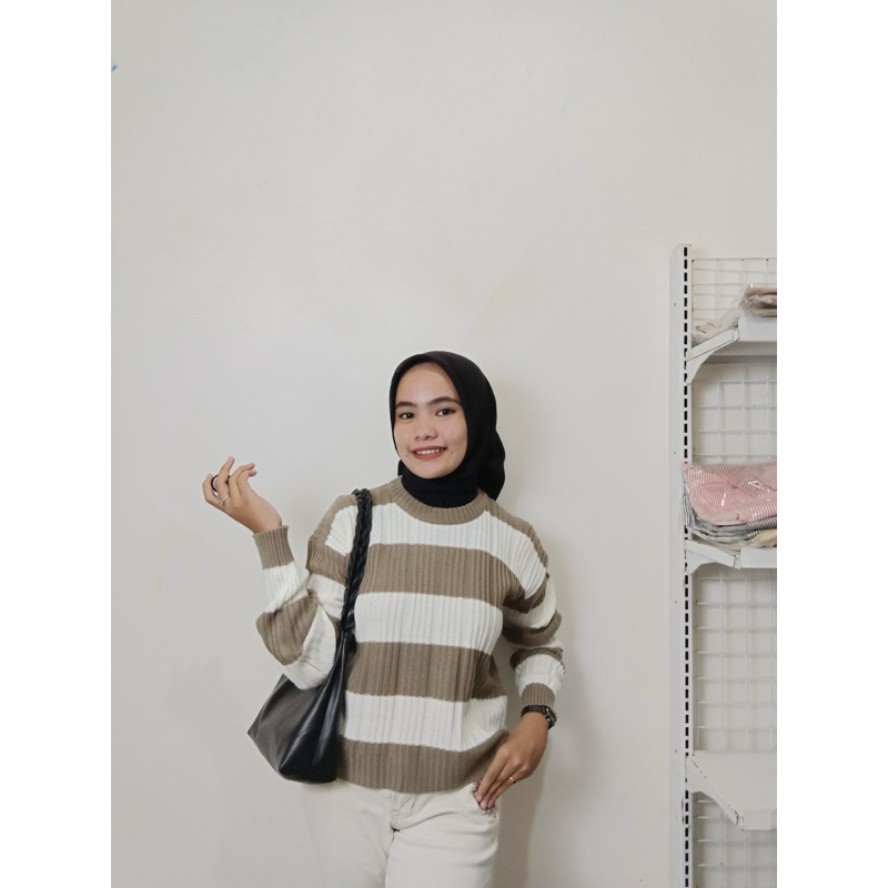 Alona Sweater Wanita Motif Salur Import Quality