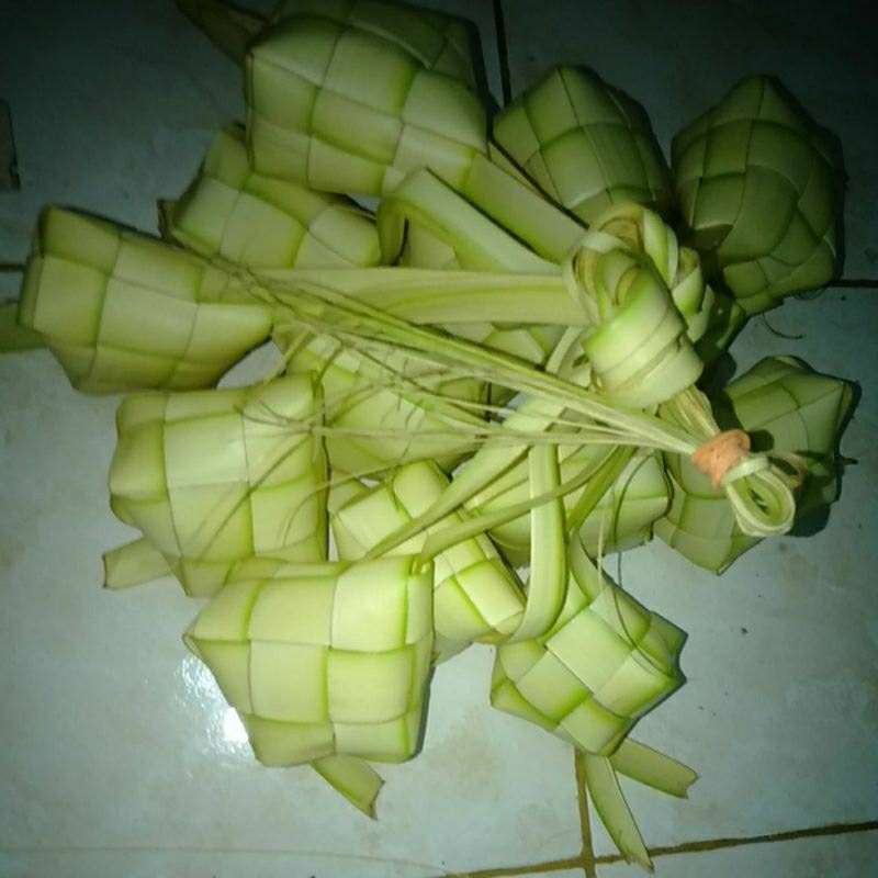 

SELONGSONG KETUPAT LEBARAN 22 bungkus