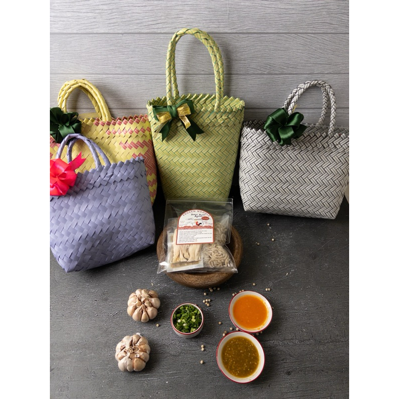 

BakmiAyamAguan - Hampers bakmi cooler bag + keranjang