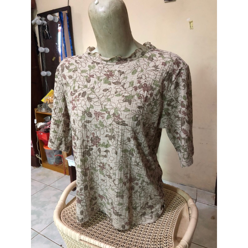 BAJU PRELOVED BUNGA BUNGA