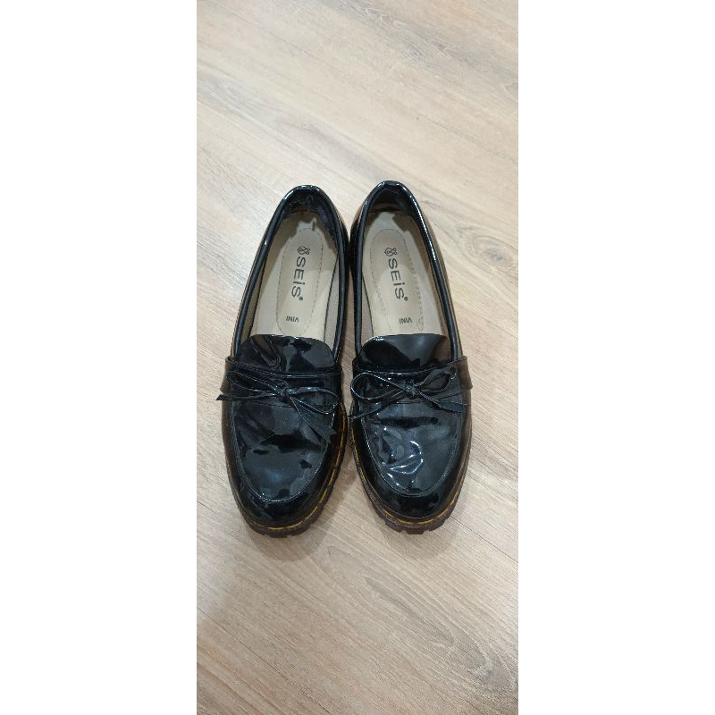 preloved sepatu wanita docmart size 38