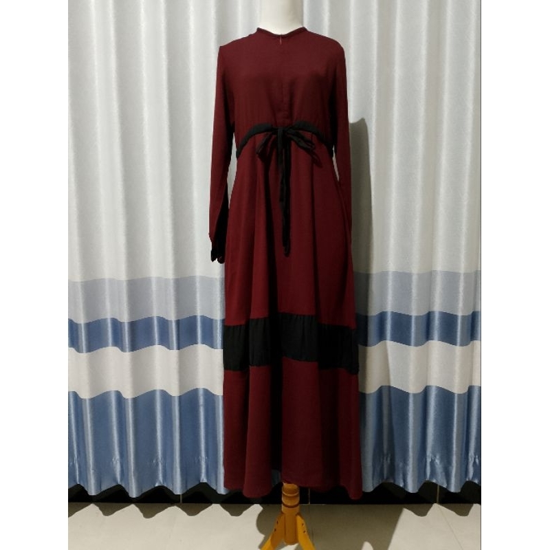 Preloved gamis yasmeera maroon combi hitam