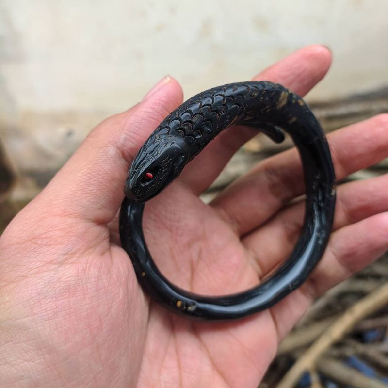 Gelang Akar Bahar Hitam Natural Ukir Ular Sanca