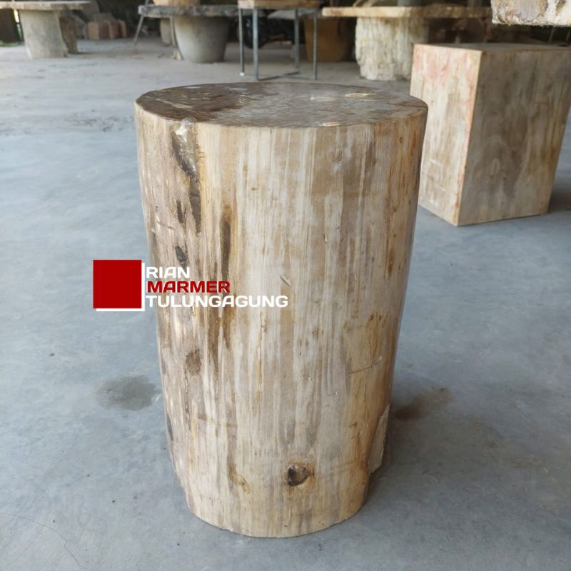 Kursi bulat solid batu fosil kayu coklat kilap glossy