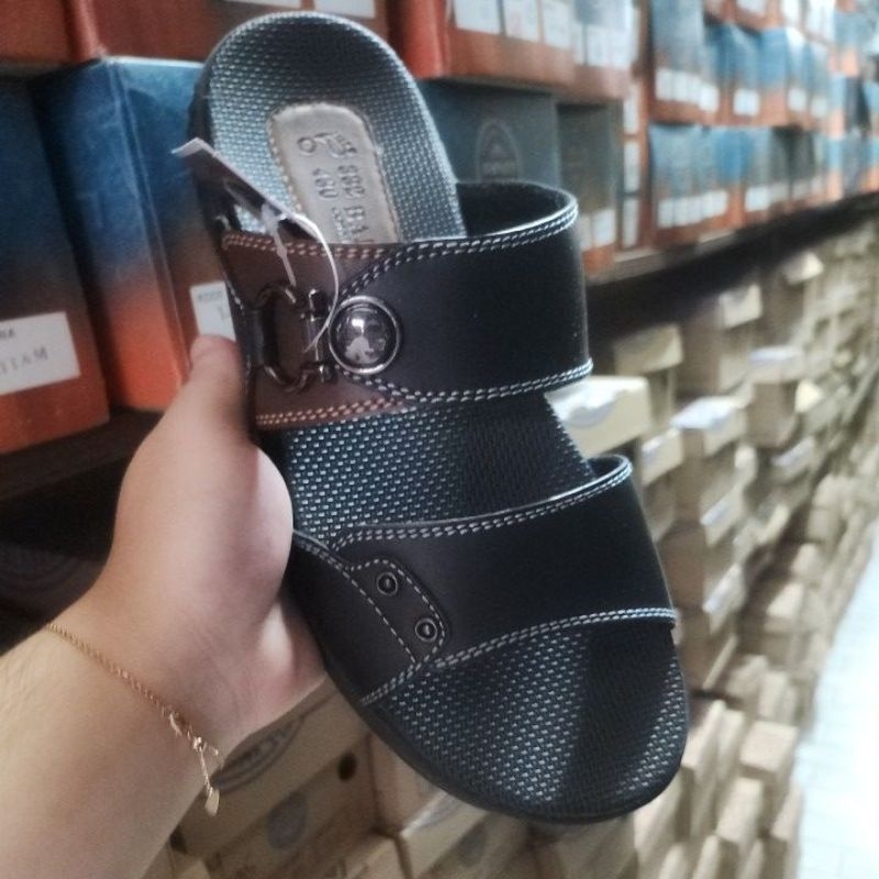SANDAL PRIA BARNETT ECCO 02 HITAM 14