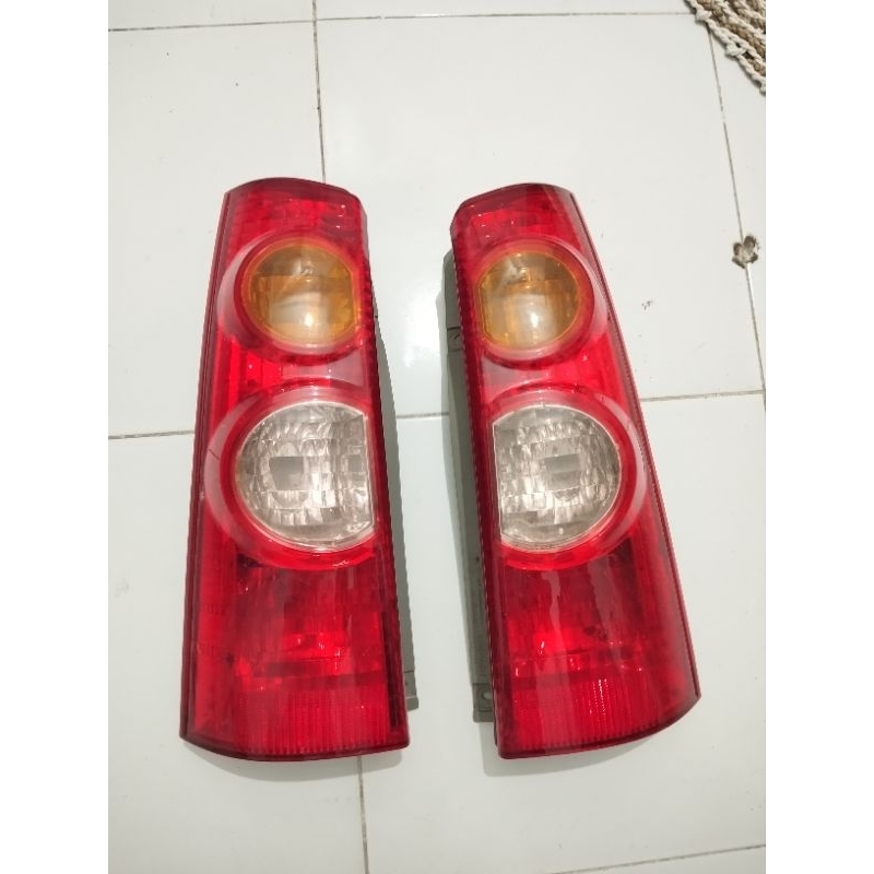 lampu mobil Avanza 2009