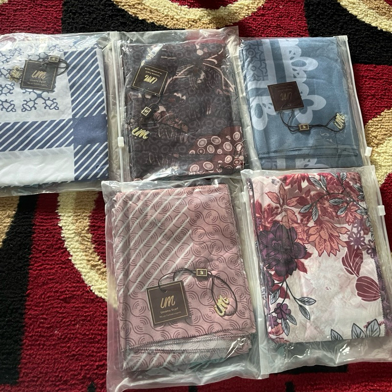 Jilbab segiempat motif umama