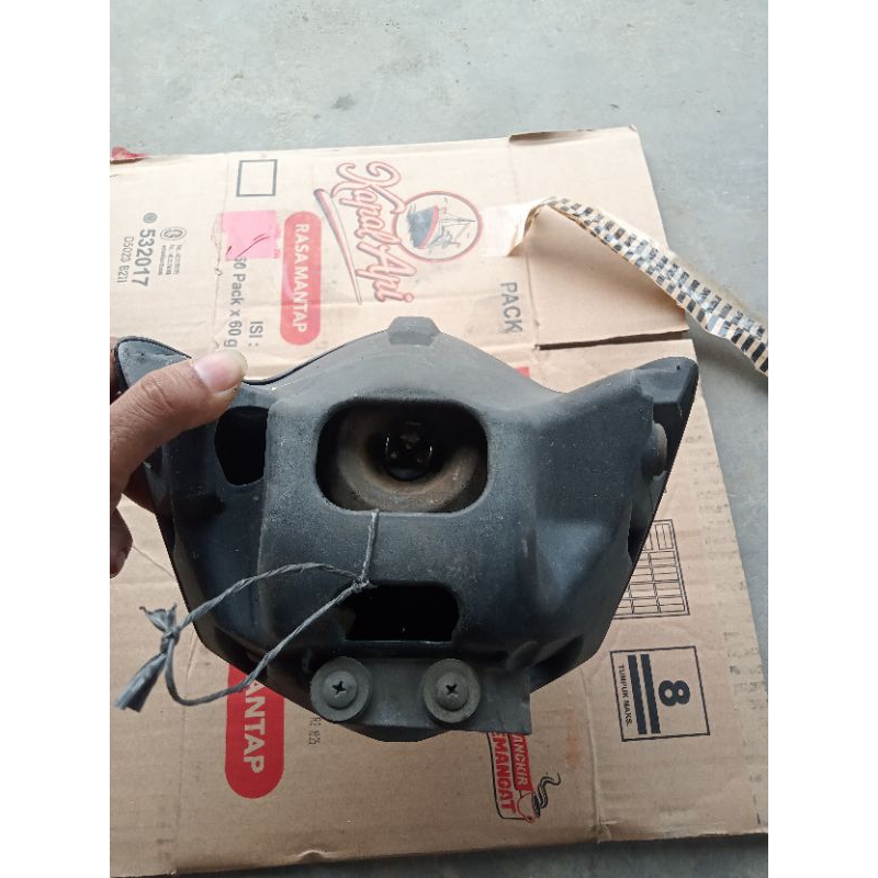 cover lampu depan Vixion 2008-2012 sama aja ori copotan namanya tinggal pasang