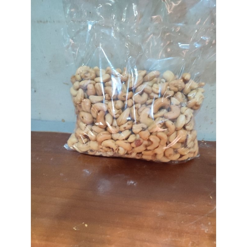 

Kacang Mete Masak Asli Wonogiri 500GR ( Repack )