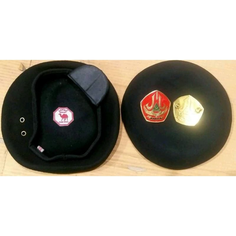 BARET CAMEL + PIN BANSER