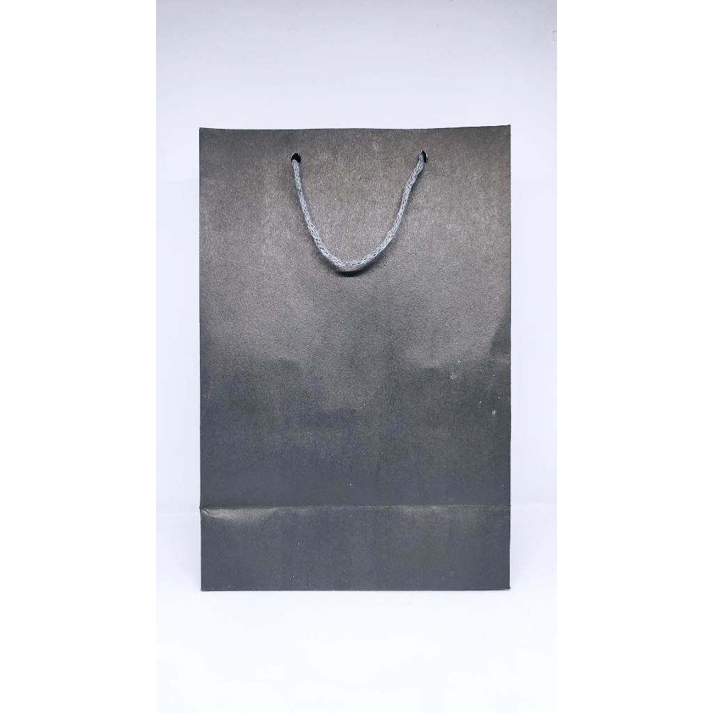

Paper Bag Hitam Polos ukuran 20x10x30