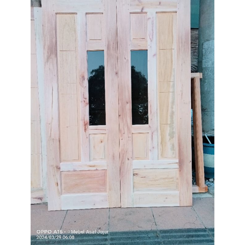 Pintu kupu tarung kaca kayu mahoni