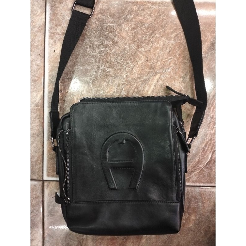Tas Slempang Aigner pria