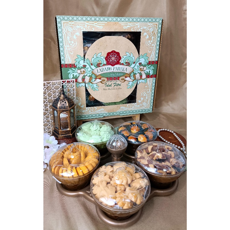 

Parcel Lebaran Hampers Kue Kering Mix 5 Toples Nastar Sagu Avocado Cookies Panda Kacang Lidah Kucing Ladang Pahala